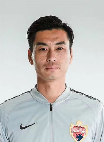 女仆扒开给客人玩